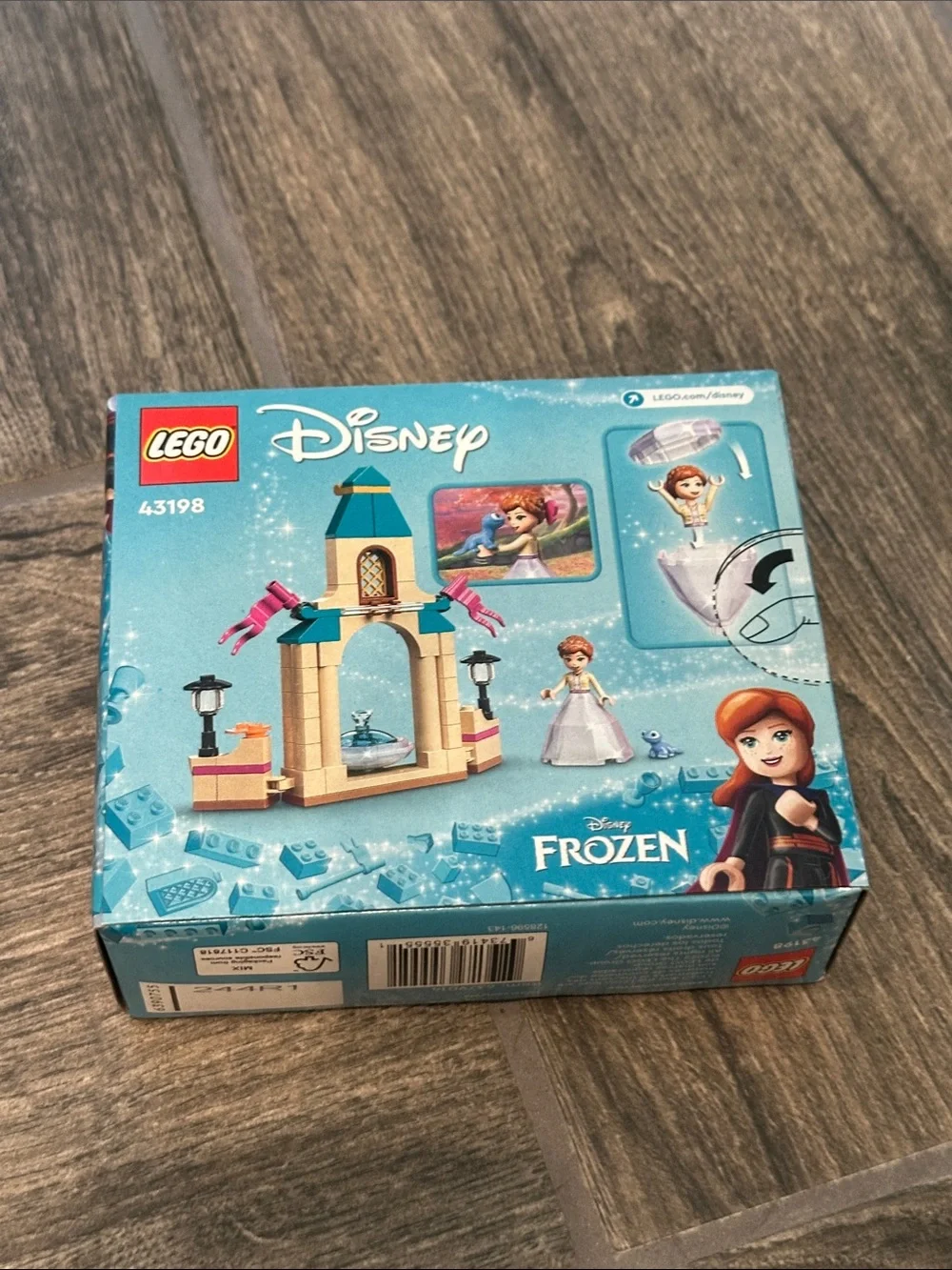 LEGO 43198 Disney Anna's Castle Courtyard